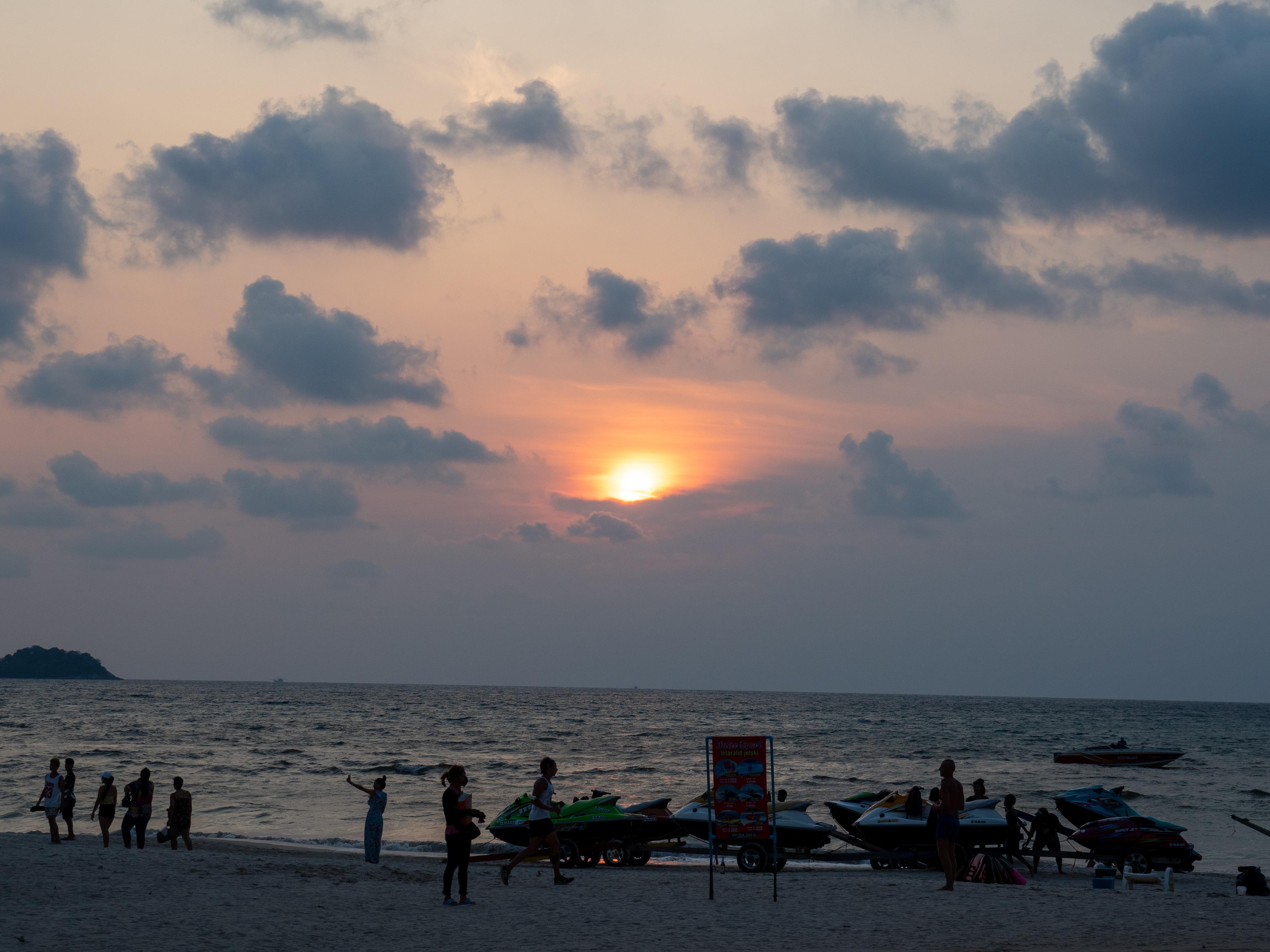 Days Inn By Wyndham Patong Beach Kültér fotó