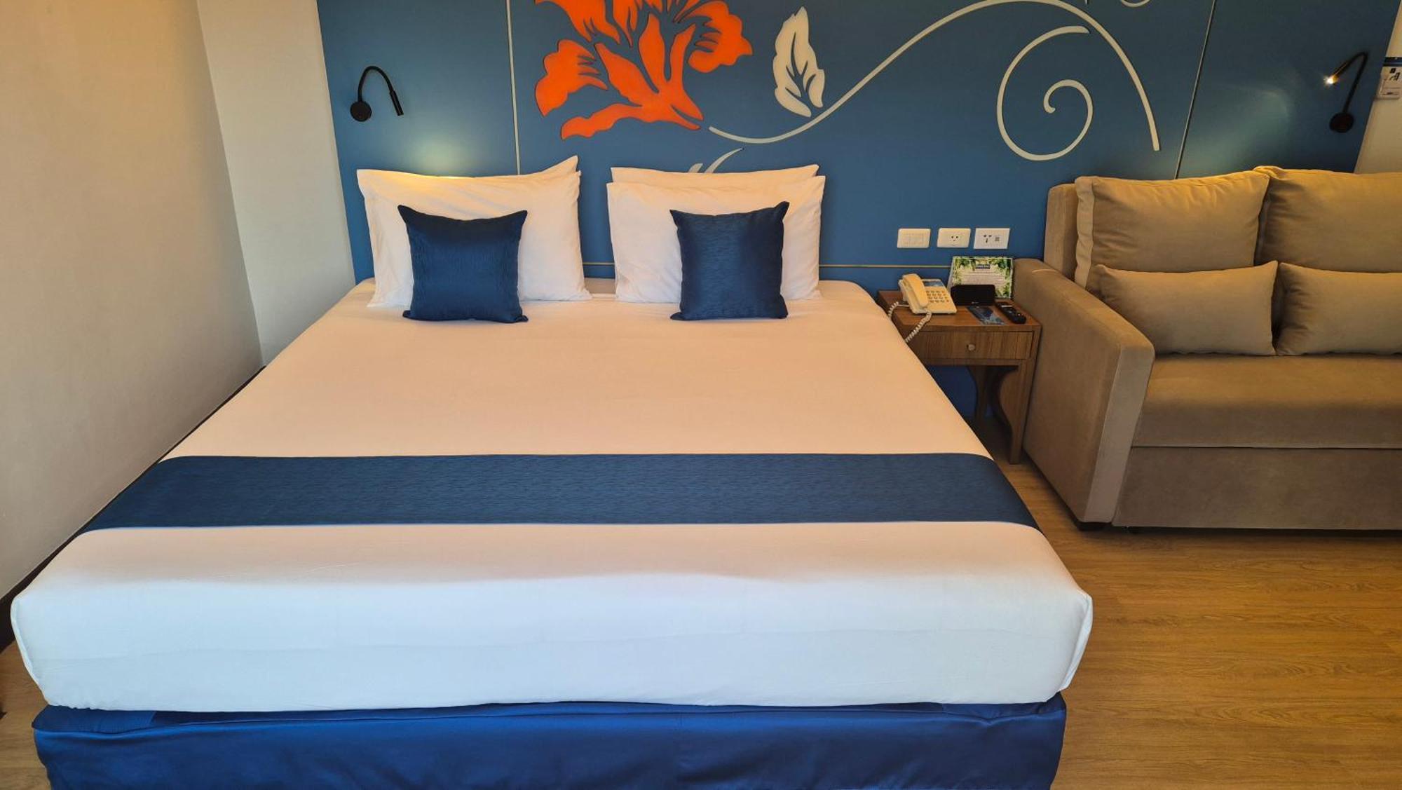 Days Inn By Wyndham Patong Beach Kültér fotó