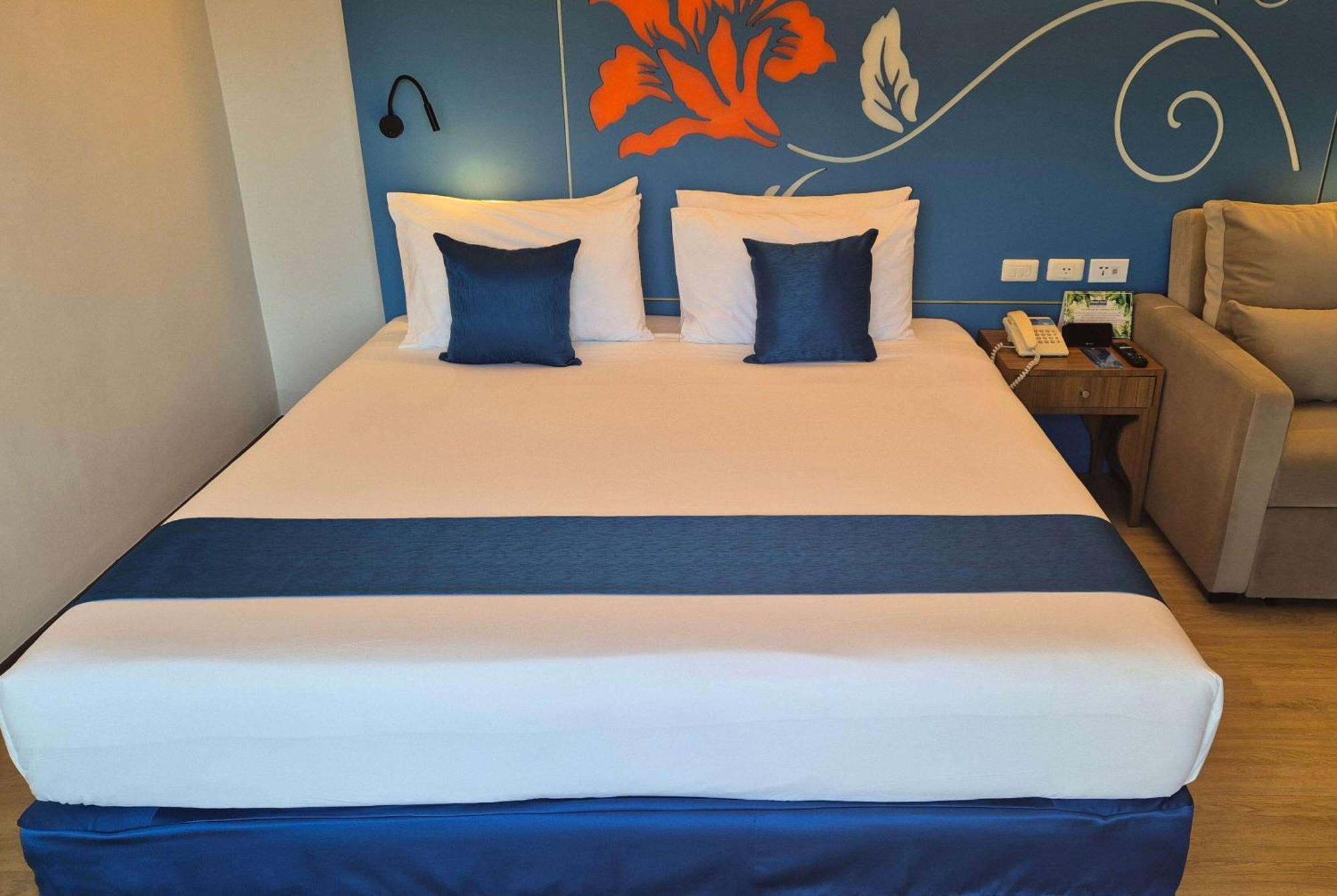 Days Inn By Wyndham Patong Beach Kültér fotó