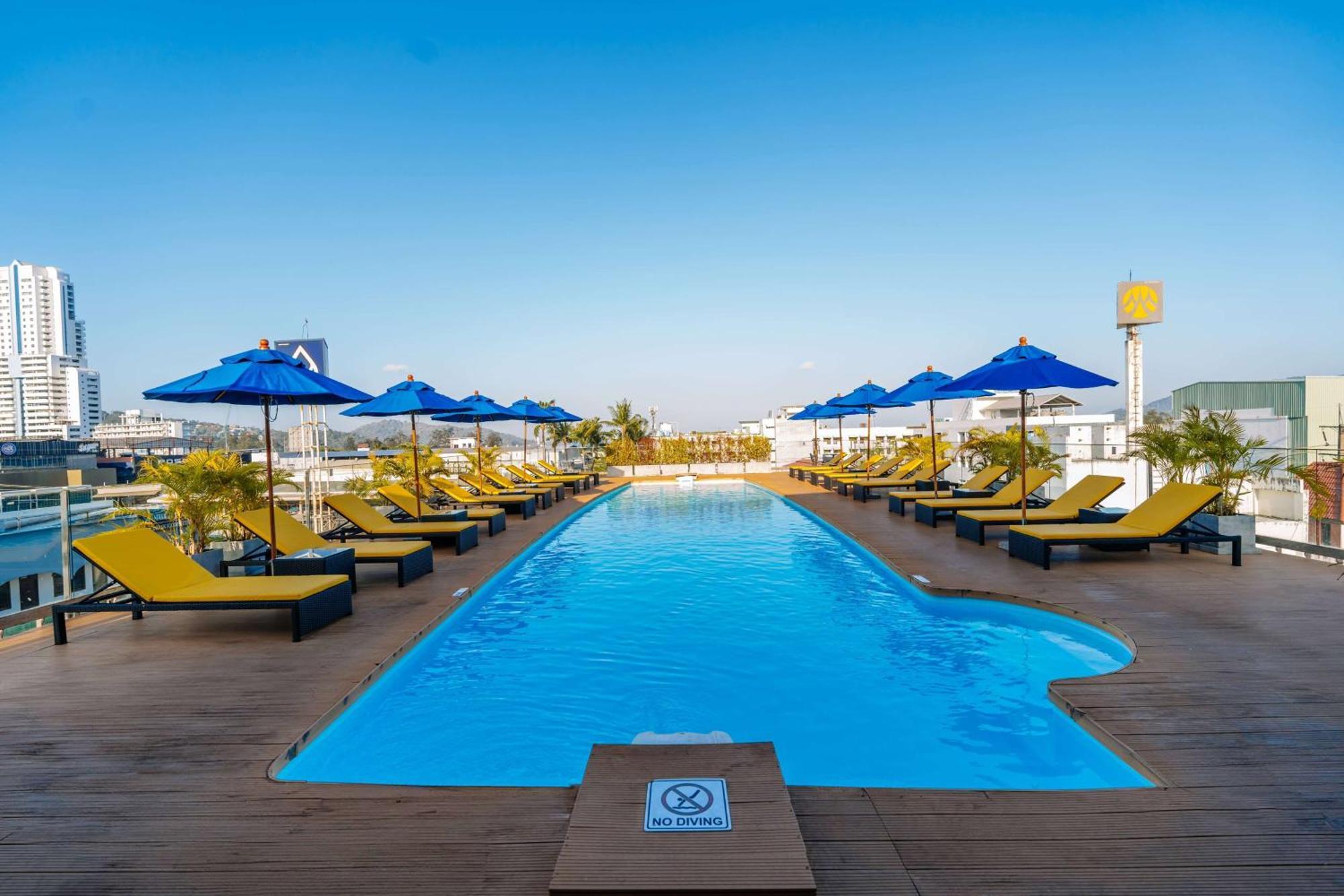 Days Inn By Wyndham Patong Beach Kültér fotó